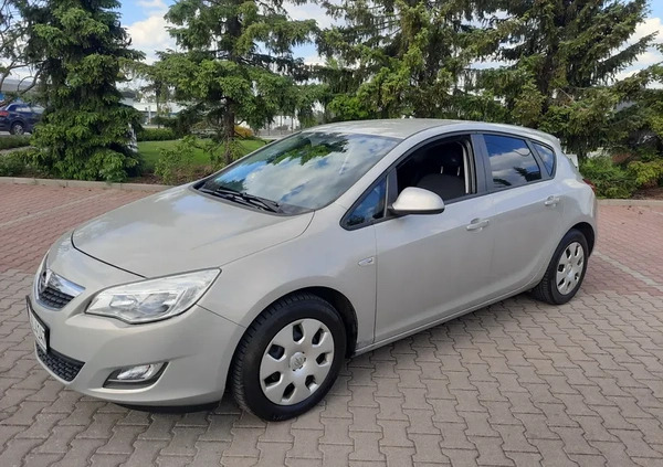 Opel Astra cena 20900 przebieg: 127000, rok produkcji 2010 z Kołobrzeg małe 326